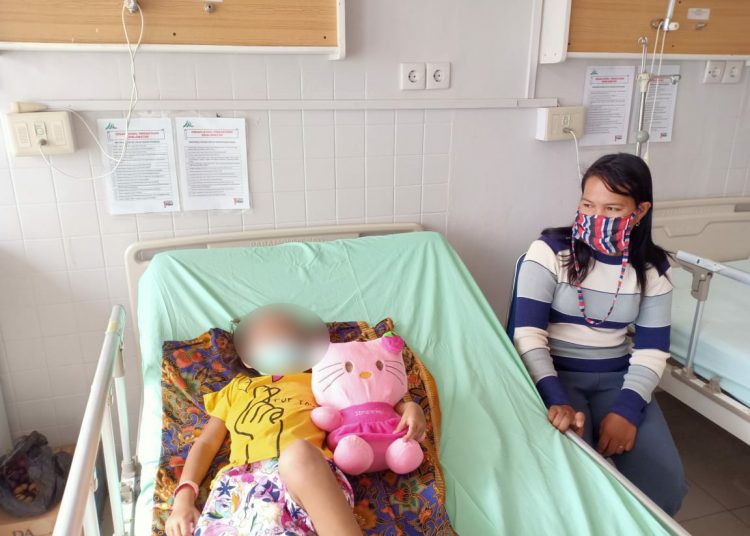 Bocah P yang mengalami luka tembak dan mendapat perawatan di RSMH Palembang kondisinya terus membaik. (fornews.co/humas rsmh palembang)