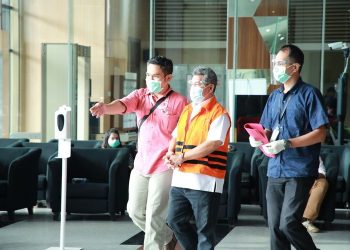 Wakil Bupati OKU, Johan Anuar usai diperiksa, Kamis (10/12). (IST)