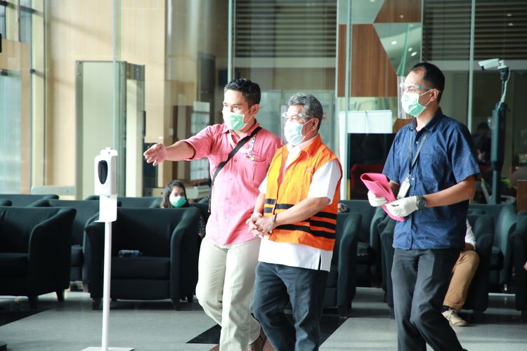 Wakil Bupati OKU, Johan Anuar usai diperiksa, Kamis (10/12). (IST)