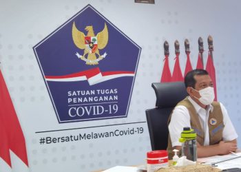 Ketua Satgas Penanganan COVID-19 Doni Monardo mengikuti peluncuran Buku Putih Penanganan Pandemi COVID-19 F-PKS yang diselenggarakan melalui media daring di Jakarta, Kamis (17/12). (fornews.co/humas bnpb/raditya jati)