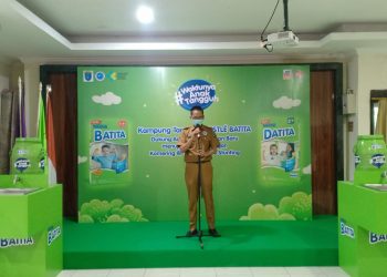 Kepala Dinkes OKI, Iwan Setiawan SKM MKes saat menyampaikan sambutan pada peresmian pendirian Kampung Tangguh, Selasa (01/12). (IST)