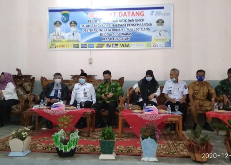 Pelatihan UP2K dan UMKM untuk pengembangan Objek Wisata Rumah 100 Tiang di Desa Sugih Waras, Kecamatan Teluk Gelam, Kabupaten Ogan Komering Ilir (OKI), Rabu (02/12). (IST)