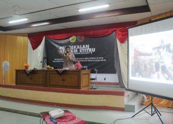 Penyampaian materi oleh narasumber, Marta Pujiono, Minggu (06/12). (IST)