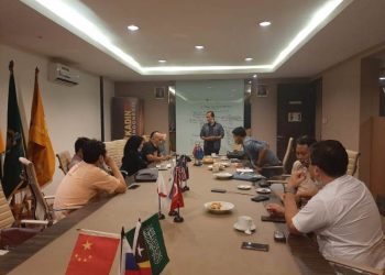 Panitia penyelenggara Munas IX Kadin Indonesia melakukan rapat persiapan di kantor pusat Kadin Indonesia, Sabtu malam (12/12). (fornews.co/kadin indonesia)