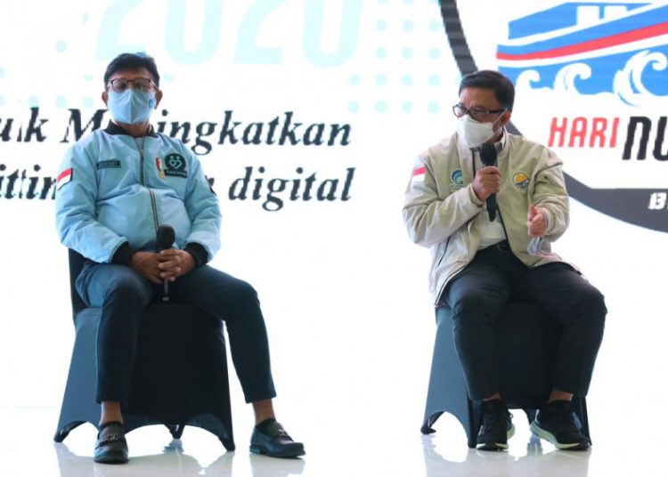 Sekjen Kemendagri M Hudori (kanan) menyampaikan keterangan seputar pelayanan publik pada acara Peringatan Hari Nusantara 2020 di Allianz Eco Park, Jakarta Utara, Minggu (13/12). (fornews.co/humas kemendagri)