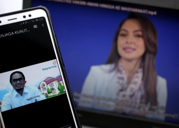 Juru Bicara Pemerintah untuk Penanganan COVID-19 dr Reisa Broto Asmoro bersama Direktur Utama PT Bio Farma Honesti Basyir dalam tayangan informatif bertema Menjaga kualitas vaksin aman hingga ke masyarakat, Senin (28/12). (fornews.co/kpcpen)