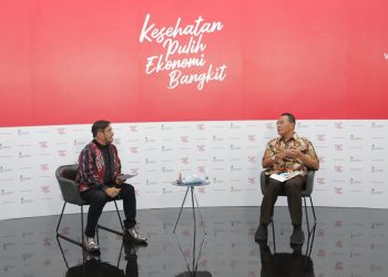 Staf Ahli Kemenkes Bidang Ekonomi dr Mohammad Subuh bersama moderator Jeremy Teti memberikan keterangan dalam Dialog Produktif bertema Pencegahan dan Pengobatan yang diselenggarakan Komite Penanganan COVID-19 dan Pemulihan Ekonomi Nasional (KPCPEN), Selasa (1/12). (fornews.co/tikom kpcpen)