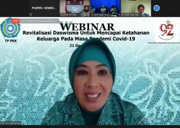 Ketua Umum TP-PKK Tri Tito Karnavian dalam Webinar PKK dengan tema “Revitalisasi Dasawisma untuk Mencapai Ketahanan Keluarga dalam Masa Pandemi COVID-19 secara virtual, Senin (21/12). (fornews.co/humas kemendagri)