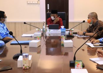 Sekda Muba Apriyadi saat menerima audiensi Pengurus Organisasi IGI Kabupaten Muba, di Ruang Rapat Sekda Muba, Jumat (4/12). (fornews.co/humas pemkab muba)