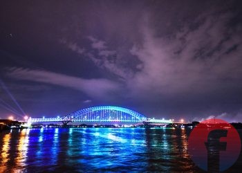 Jembatan Musi VI yang diresmikan Gubernur Sumsel Herman Deru, Rabu malam (30/12), baru akan dibuka untuk umum pada 5 Januari 2021. (fornews.co/mushaful imam)