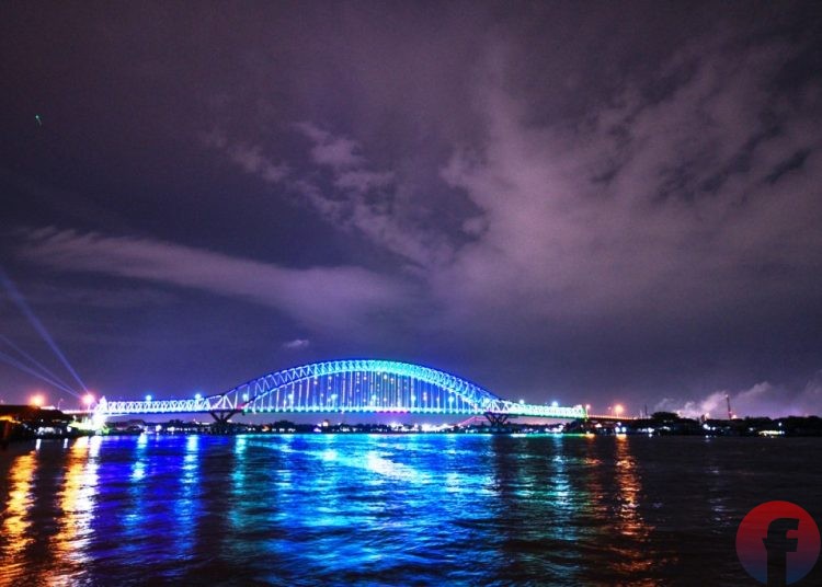 Jembatan Musi VI yang diresmikan Gubernur Sumsel Herman Deru, Rabu malam (30/12), baru akan dibuka untuk umum pada 5 Januari 2021. (fornews.co/mushaful imam)