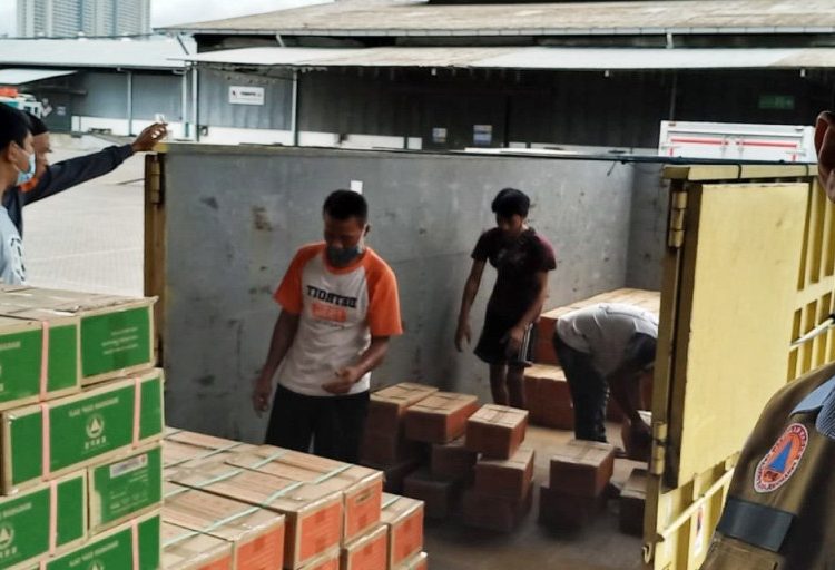 BNPB mengirimkan dukungan logistik untuk tim SAR gabungan pencarian pesawat Sriwijaya Air SJ-182 di Posko JICT Tanjung Priok, Jakarta, Minggu (10/1/2021). (fornews.co/humas bnpb)