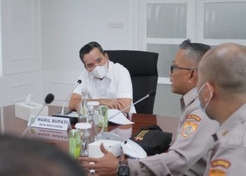 Wakil Bupati Muba, Beni Hernedi saat menerima Pengurus BPD ABUJAPI Sumsel, di Kantor Mess Perwakilan Muba di Palembang Rabu (13/1). (fornews.co/foto: humas pemkab muba)   