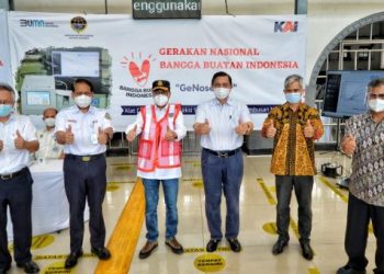 Menko Marves Luhut Binsar Panjaitan dan Menhub Budi Karya Sumadi saat menghadiri launching alat deteksi Covid-19 GeNose di Stasiun KA Pasar Senen, Jakarta, Sabtu (23/1/2021). (fornews.co/humas kemenhub)