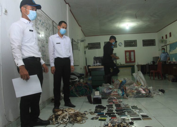 Hasil temuan razia di Lapas Merah Mata, Palembang. Foto: Fornews/Istimewa