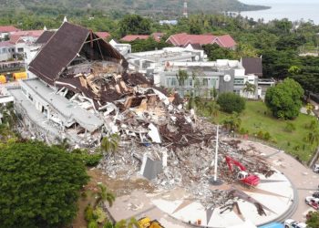 Kantor Gubernur Provinsi Sulawesi Barat yang hancur akibat gempa M6,2 yang terjadi pada Jumat (15/1/2021) pukul 01.28 WIB atau 02.28 waktu setempat. (fornews.co/bidang data pusdatinkom bnpb)