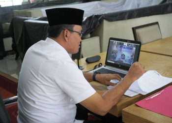 Wakil Bupati Muba Beni Hernedi mengikuti launching Kebijakan TAKE Siak Hijau dan peluncuran website Siak Hijau secara virtual, Kamis (28/1/2021). (fornews.co/humas pemkab muba)