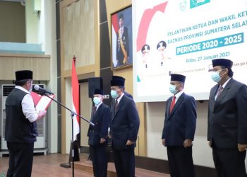 Gubernur Sumsel Herman Deru melantik Pengurus Baznas Sumsel periode 2020-2025 di Auditorium Bina Praja, Rabu (27/1/2021). (fornews.co/humas provinsi sumsel)