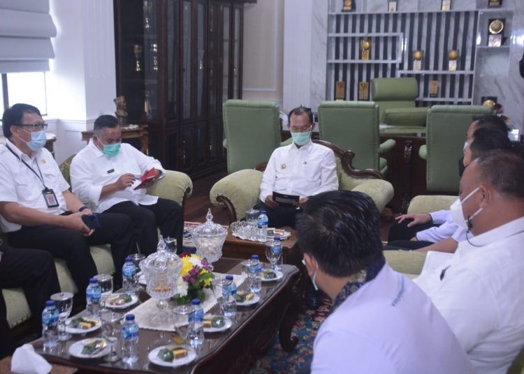 Wali Kota Palembang Harnojoyo saat menerima pengurus Pengembang Indonesia Sumsel, Rabu (20/1/2021). (fornews.co/bakohumas palembang)