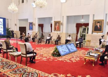 Presiden Joko Widodo menyampaikan pengarahan dalam Rapat Terbatas mengenai Penanganan Pandemi Covid-19 dan Rencana Pelaksanaan Vaksinasi secara virtual, Rabu (6/1/2021). (fornews.co/bpmi setpres)