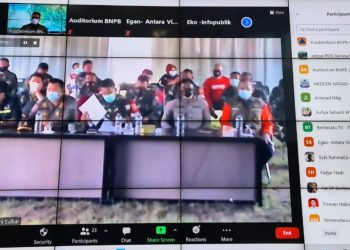 Petugas lintas instansi dan kementerian saat melakukan Konferensi Pers Penanganan Bencana Pascagempa M6,2 Sulbar, Selasa (19/1/2021). (fornews.co/humas bnpb)