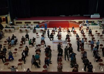 Ribuan tenaga kesehatan di Yogyakarta berpartisipasi dalam vaksinasi massal yang digelar di Graha Sabha Pramana, Universitas Gadjah Mada, Kamis (28/1/2021). (fornews.co/bkpm kemenkes)