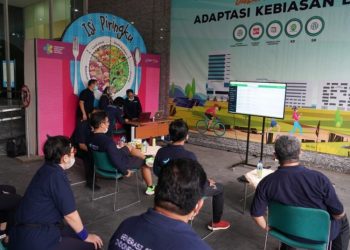 Pegawai Kementerian Kesehatan saat mengikuti tes kebugaran dan diukur menggunakan aplikasi SIPGAR, Jumat (15/1/2021). (fornews.co/bkpm kemenkes)