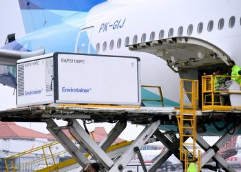 Vaksin Covid-19 dari perusahaan Sinovac tahap dua tiba di Indonesia melalui Bandara Internasional Soekarno-Hatta, Tangerang, Provinsi Banten, Kamis (31/12/2020). (fornews.co/bpmi setpres/muchlis jr)