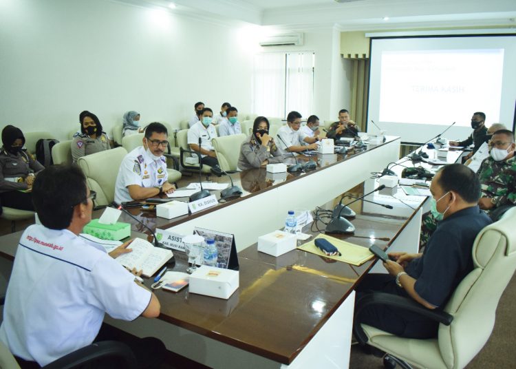 Suasana rapat Forum Lalu Lintas dan Angkutan Jalan Kabupaten Muba di Ruang Rapat Randik, Selasa (19/1/2021). (fornews.co/humas pemkab muba)