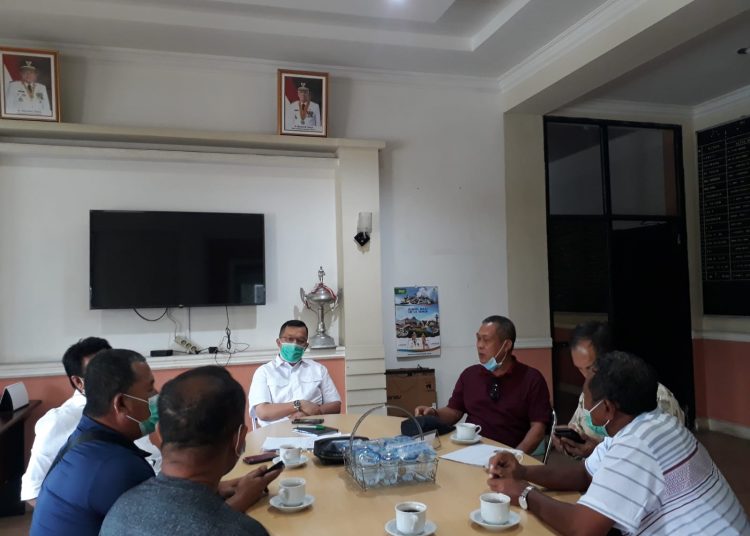 Pengprov Pelti Sumsel saat menemui Ketua Umum KONI Sumsel Hendri Zainuddin, Senin (25/1/2021). (fornews.co/humas koni sumsel)