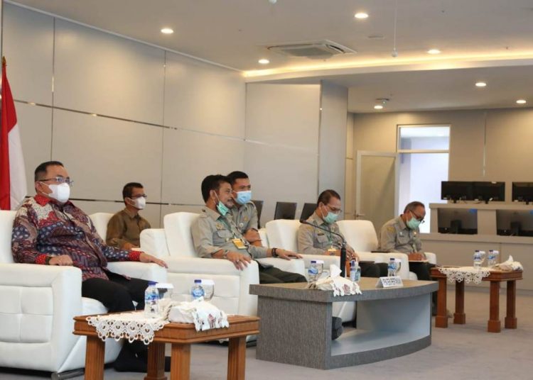 Bupati Muba Dodi Reza Alex mengikuti video conference bersama Menteri Pertanian Syahrul Yasin Limpo dan Duta Besar Qatar untuk Indonesia HE Fawziya Edrees Salman Al-Sulaiti, di Kantor Kementerian Pertanian Republik Indonesia, Kamis (28/1/2021). (fornews.co/humas pemkab muba)