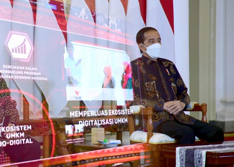 Presiden saat menghadiri Pertemuan Tahunan Industri Jasa Keuangan Tahun 2021 yang digelar secara virtual, dari Istana Kepresidenan Bogor, Provinsi Jawa Barat, Jumat malam (15/1/2021). (fornews.co/bpmi setpres/muchlis jr)