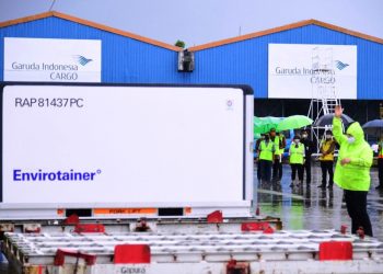 Sebanyak 1,8 juta vaksin Covid-19 dari perusahaan Sinovac, tiba di Bandara Internasional Soekarno-Hatta, Tangerang, Provinsi Banten, Kamis (31/12/2020). Pada 8 Januari 2021, MUI menetapkan vaksin Sinovac halal dan suci. (fornews.co/bpmi setpres/muchlis jr)