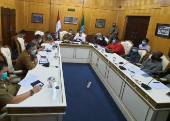 HMI (MPO) Cabang Palembang Darussalam saat beraudensi dengan Sekda Palembang, Ratu Dewa, di kantor Sekretariat Daerah Palembang, Senin (8/2/21). (fornews.co/ist)