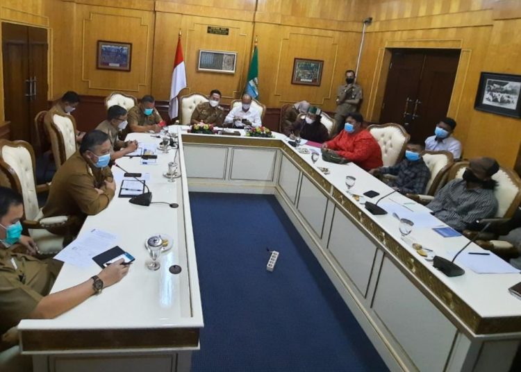 HMI (MPO) Cabang Palembang Darussalam saat beraudensi dengan Sekda Palembang, Ratu Dewa, di kantor Sekretariat Daerah Palembang, Senin (8/2/21). (fornews.co/ist)