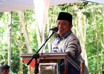 Gubernur Sumsel Herman Deru saat menyampaikan sambutan pada Pengajian Akbar Muslimat NU sekaligus Peringatan Isra Miraj Nabi Muhammad SAW di Desa Bantan Pelita, Kecamatan Buay Pemuka Peliung, Kabupaten OKU Timur, Minggu (14/2/2021). (fornews.co/kominfo sumsel)