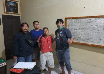 Tersangka saat diamankan Polsek Kota Lahat. Foto: Fornews.co/Istimewa