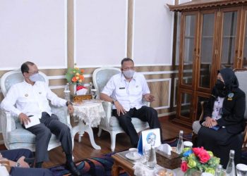 Kepala BNNP Sumatra Selatan Brigjen Pol M Arif Ramdhani saat audiensi dengan Wali Kota Palembang Harnojoyo, di rumah dinas wali kota, Kamis (18/2/2021). (fornews.co/bakohumas palembang)