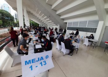 Suasana vaksinasi Covid-19 massal tenaga kesehatan se-Provinsi DKI Jakarta yang dilaksanakan di Istora Senayan, Jakarta, Kamis (4/2/2021). (fornews.co/bkpm kemenkes)