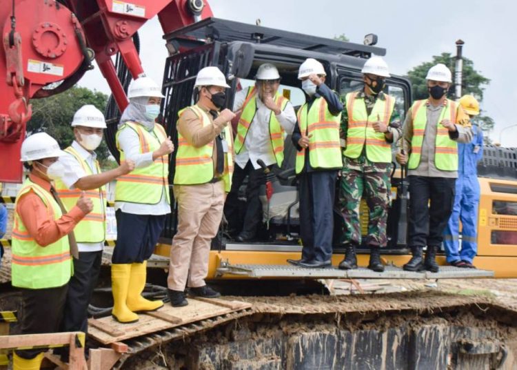 Bupati Muba Dodi Reza Alex bersama Forkopimda dan Kontraktor Pelaksana Pembangunan usai groundbreaking ceremony gedung baru RSUD Sekayu, Kamis (4/2/2021). (fornews.co/humas pemkab muba)
