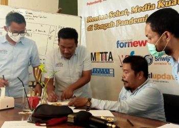 Sidratul Muntaha dan Romi Ramadhona terpilih sebagai Ketua dan Sekretaris AMSI Sumsel periode 2021-2024 pada Konferwil II AMSI Sumsel, Sabtu (6/2/2021). (fornews.co/humas amsi sumsel)