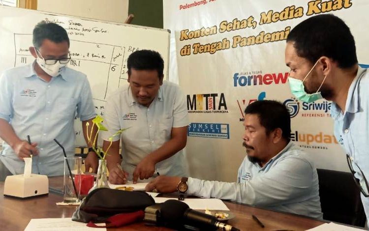 Sidratul Muntaha dan Romi Ramadhona terpilih sebagai Ketua dan Sekretaris AMSI Sumsel periode 2021-2024 pada Konferwil II AMSI Sumsel, Sabtu (6/2/2021). (fornews.co/humas amsi sumsel)