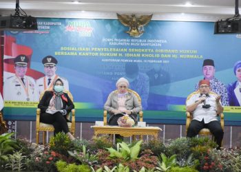 Asisten Bidang Pemerintahan dan Kesejahteraan Rakyat Setda Muba, Yudi Herzandi memandu kegiatan sosialisasi hukum yang menghadirkan Advokat Nurmala, Selasa (16/2/2021). (fornews.co/humas pemkab muba)