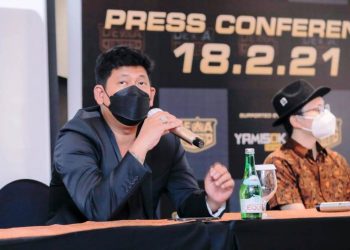 CEO Dewa United Esports David memberikan keterangan pada peluncuran tim Dewa United Esports di Ballroom JHL Solitaire Hotel, Tangerang, Kamis (18/2/2021). (fornews.co/dewa united esports)