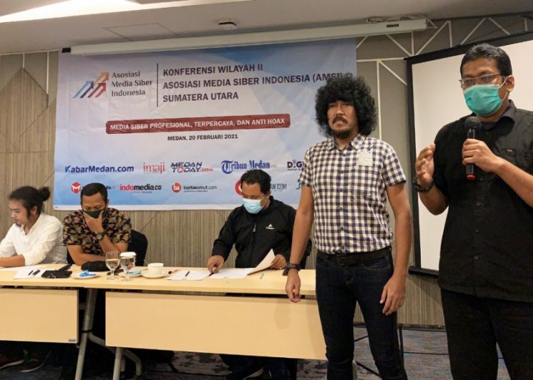 Editor in Chief KabarMedan.com Agoez Perdana dan Managing Director Imajilive.com Asriafin Soekarman terpilih sebagai ketua dan sekretaris AMSI Sumut 2021-2024 pada Konferwil II di Hotel Ibis Styles Medan Pattimura, Sabtu (20/2/2021). (fornews.co/amsi sumut)