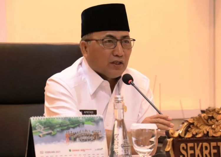 Sekda Muba Apriyadi saat Rakor sosialisasi peraturan KPK tentang penyampaian LHKPN yang diikuti OPD Muba, Selasa (23/2/2021). (fornews.co/humas pemkab muba)