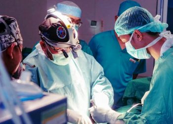 Tim dokter RSUD Sekayu melakukan operasi jantung terbuka kepada dua pasien pada Sabtu (27/2/2021). (fornews.co/humas pemkab muba)