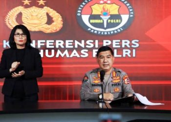 Kabag Penum Divisi Humas Polri Kombes Ahmad Ramadhan memberikan keterangan penangkapan tiga terduga teroris di Makassar dalam jumpa pers di Mabes Polri, Selasa (30/3/2021). (fornews.co/humas polri)