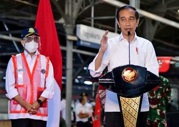 PRESIDEN Joko Widodo meresmikan pengoperasian Kereta Rel Listrik (KRL) lintas Yogya-Solo, di Stasiun Tugu Yogyakarta, Senin (1/3/2021). (foto fornews.co/biro pers, media, dan informasi sekretariat presiden)