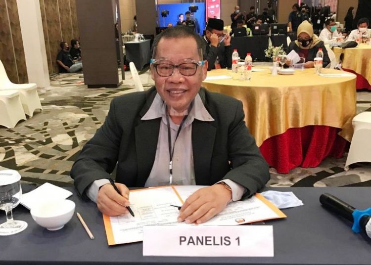 Dosen FISIP Unsri Joko Siswanto saat menjadi Panelis Debat Calon Bupati Ogan Ilir di Hotel Harper Palembang, Kamis (12/11/2020). (fornews.co/instagram/jokobantul)